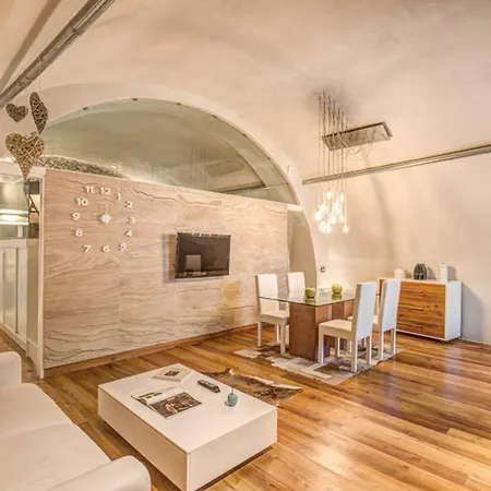 Апартаменты Loft Di Design Esclusivo Рокка-ди-Меццо